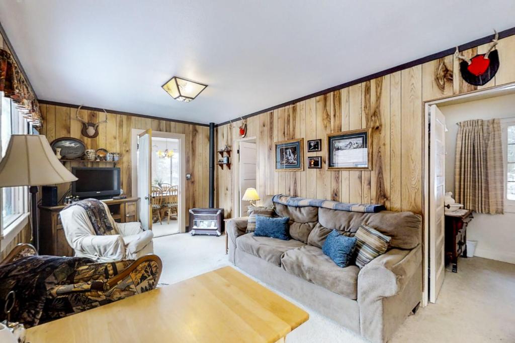 Monarch Cabin photo