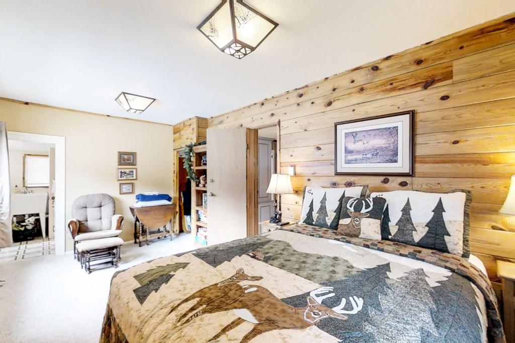 Monarch Cabin photo