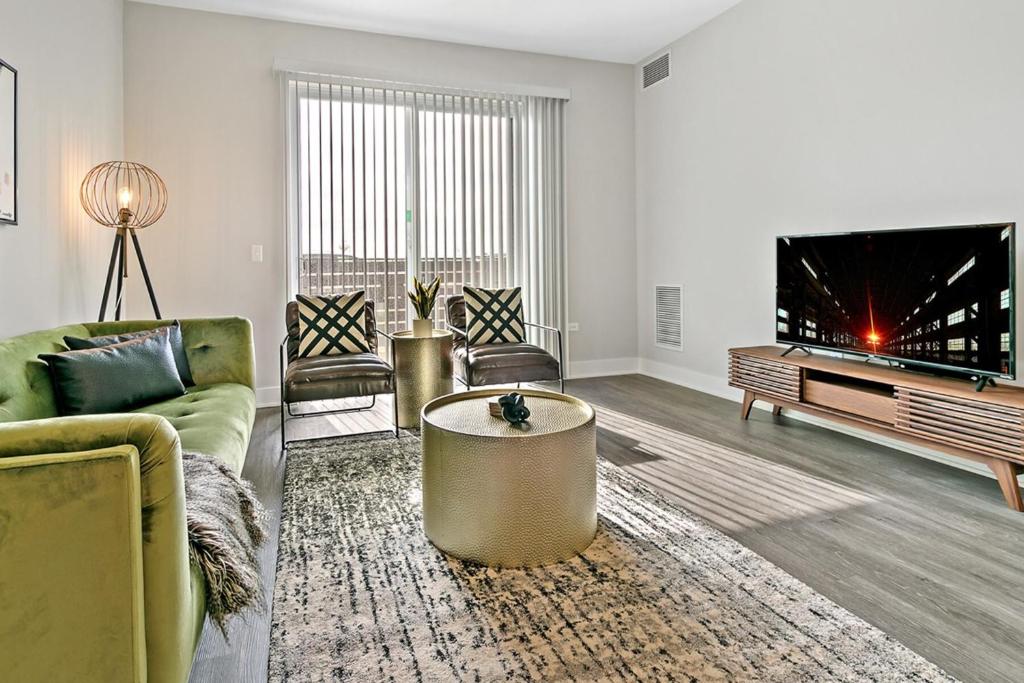 Bright & Comfortable Oakbrook 2BR Apt Free Parking - OB 1