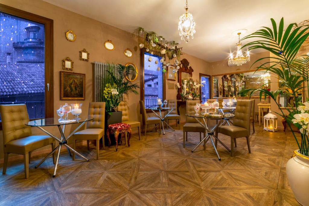 051 Room & Breakfast - 2