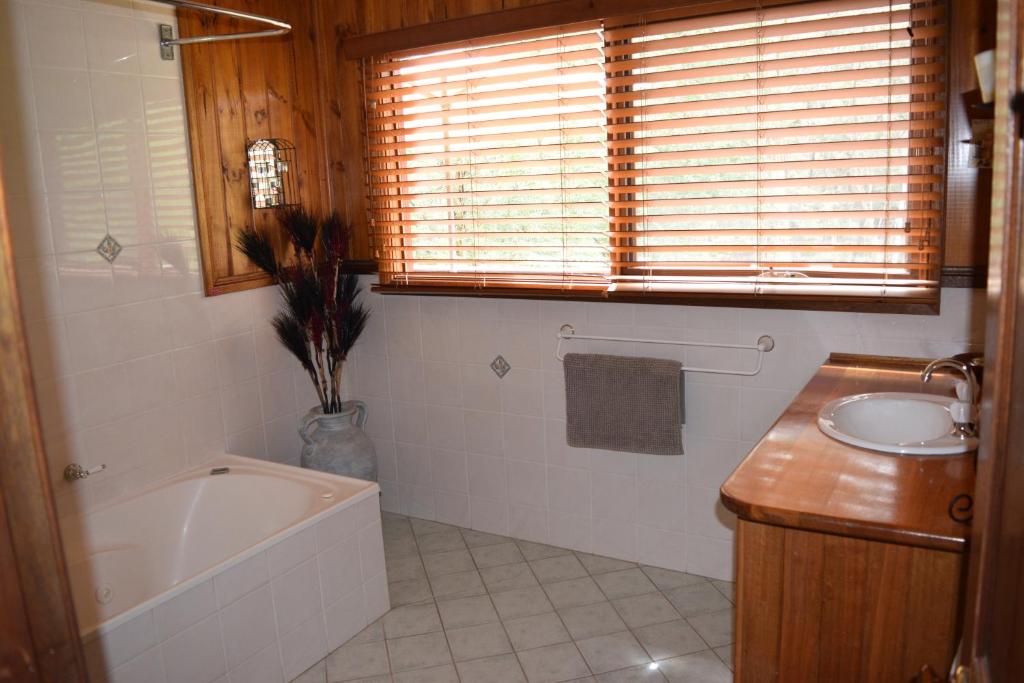 Bluebell Cottage photo