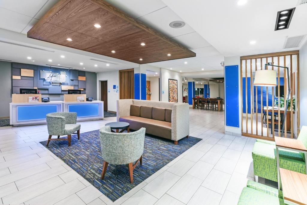 Holiday Inn Express And Suites Junction photo