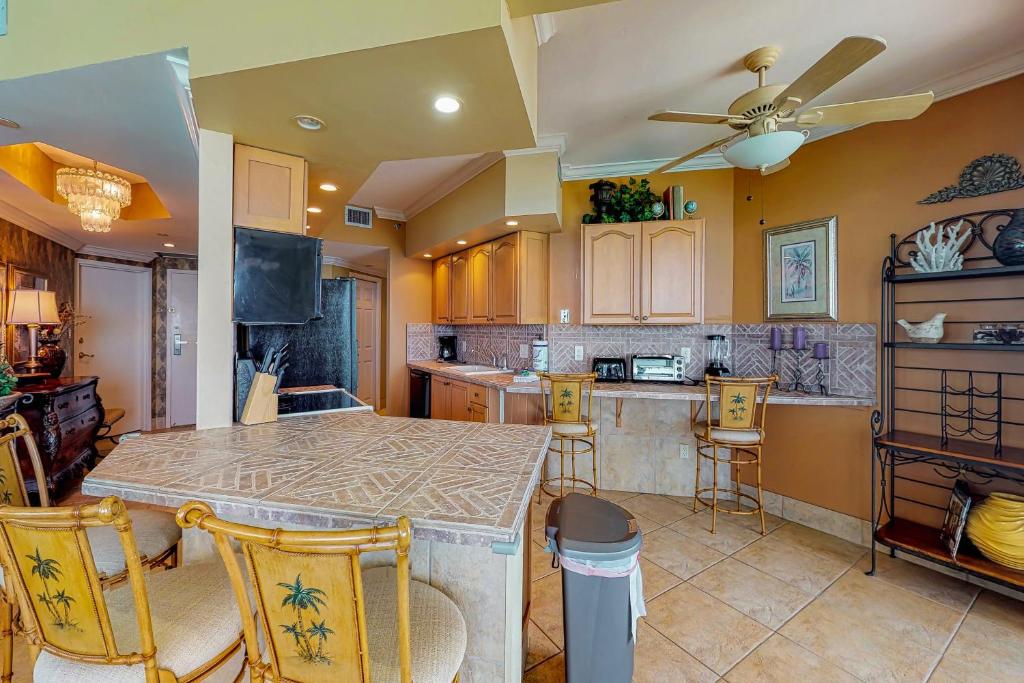 Surfside Resort 4 by Vacasa Main image 1