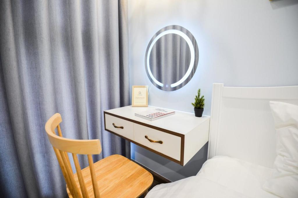 Homefromhome Metropolis Serviced Apartment photo