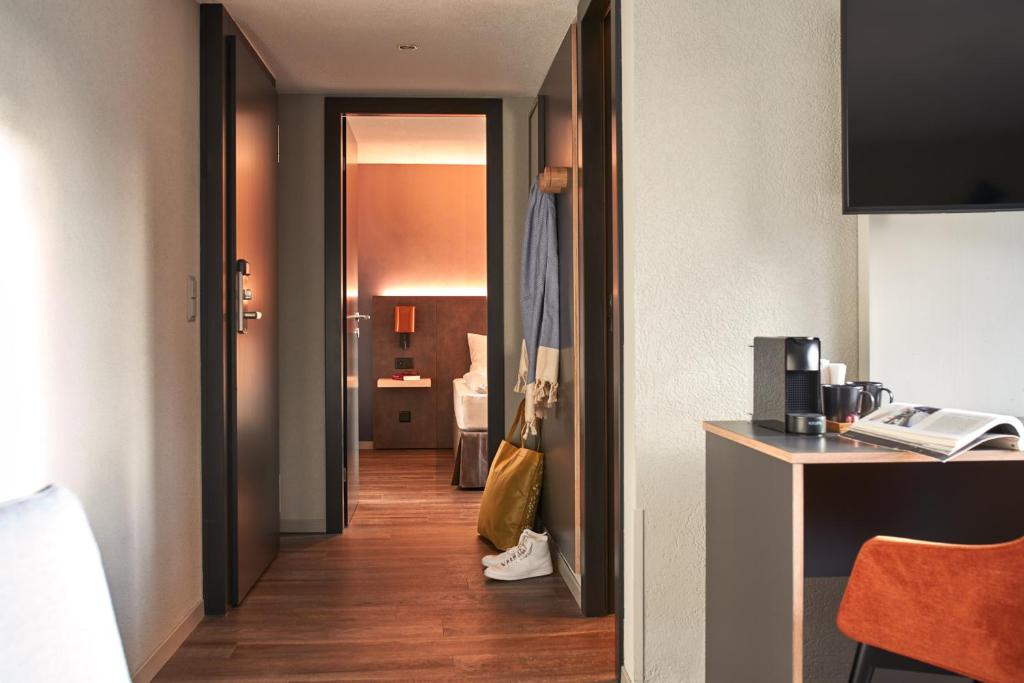 Shared lounge/TV area