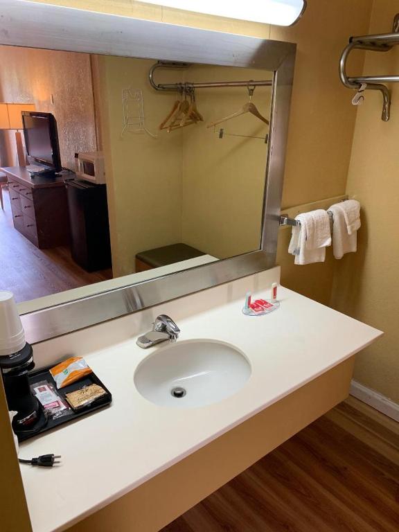 AmeriVu Inn-Gilbertsville photo