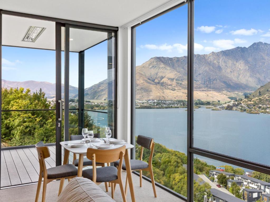 Sierra Views - Queenstown Holiday Home, Queenstown