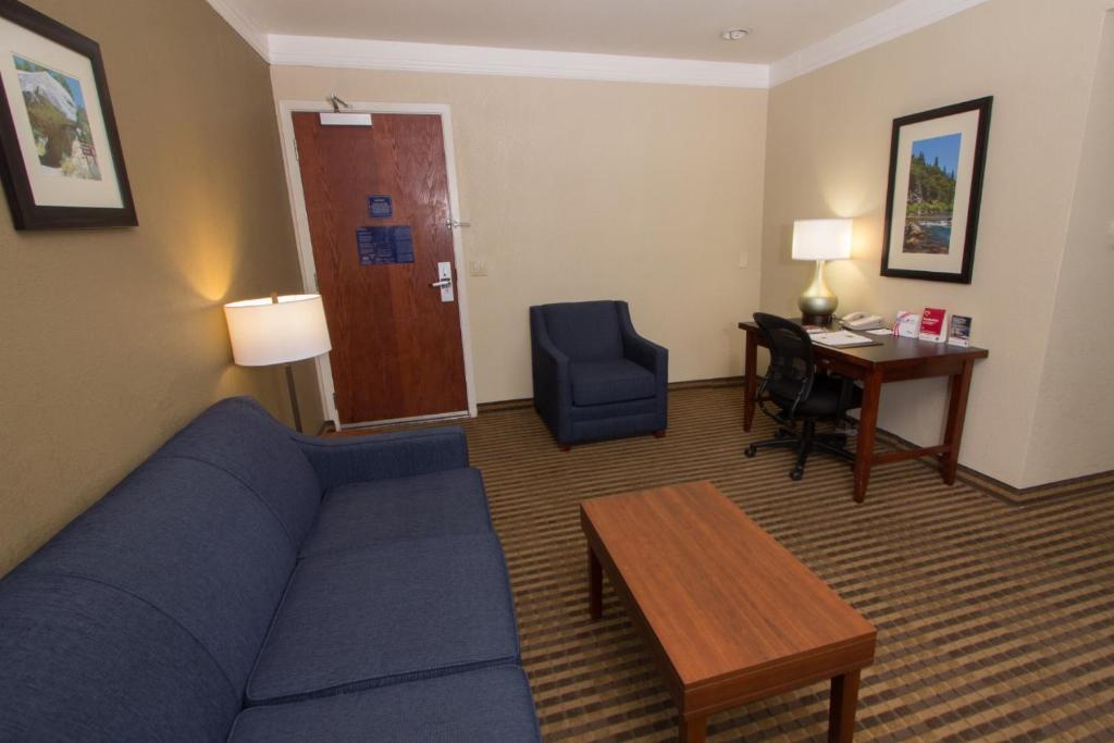Comfort Suites Visalia - Convention Center photo