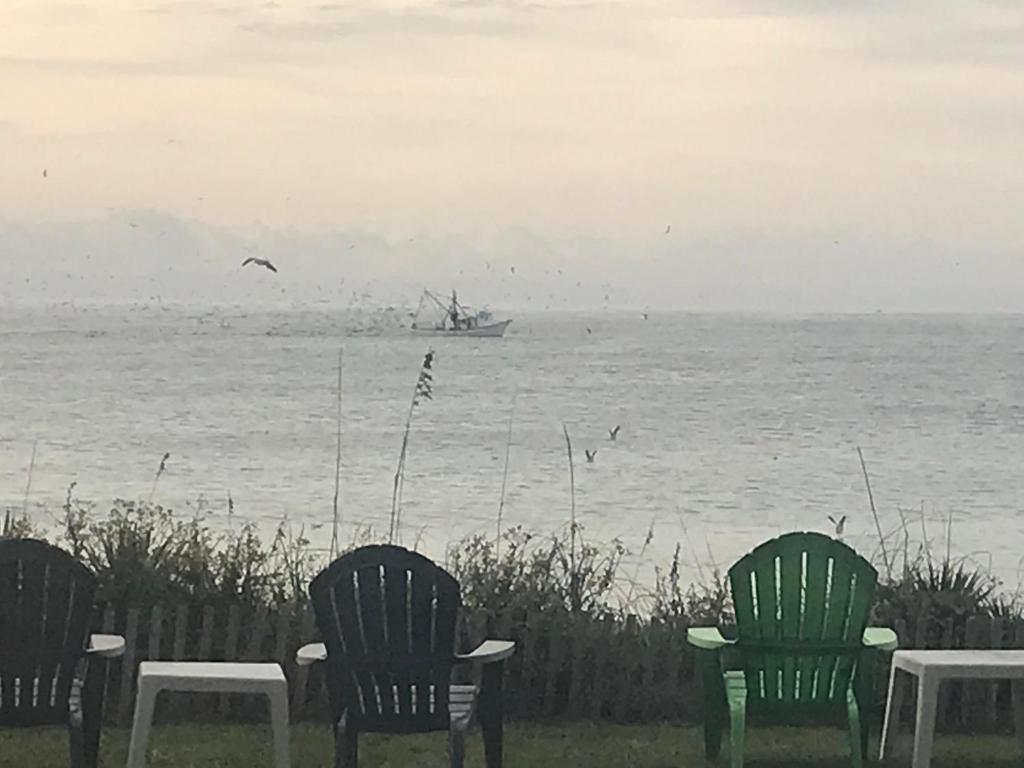 The Inn at Pine Knoll Shores Oceanfront photo