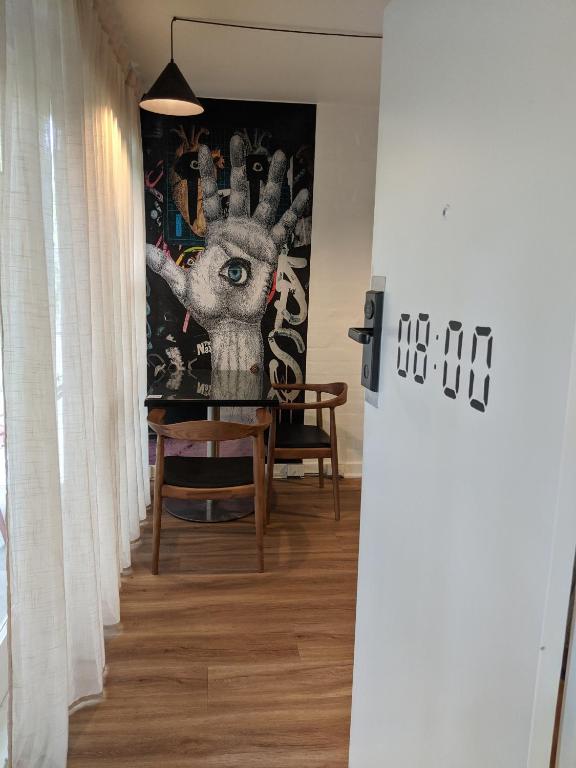 Davis Avenue Apartments photo