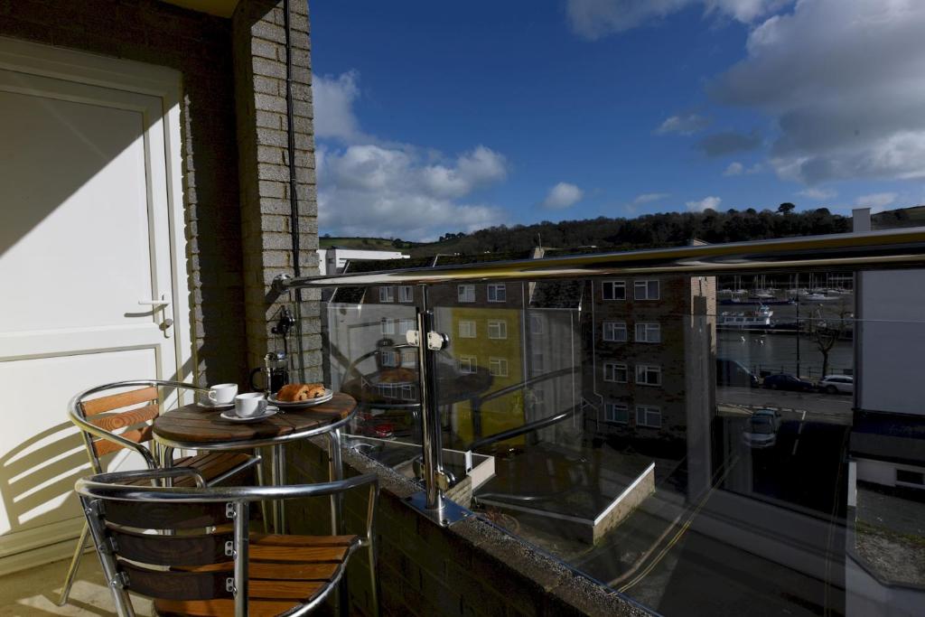 Dartside 8, Dartmouth