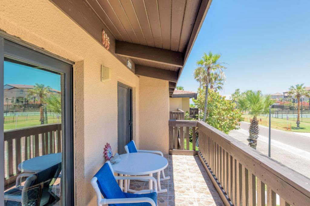 Tiki 252, South Padre Island