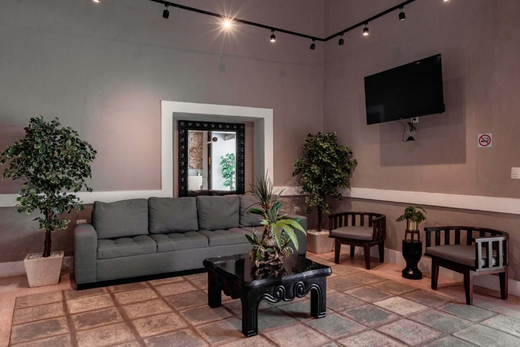 Hotel Colonial Zaci by GuruHotel photo