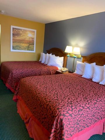 Days Inn by Wyndham Jonesboro AR photo
