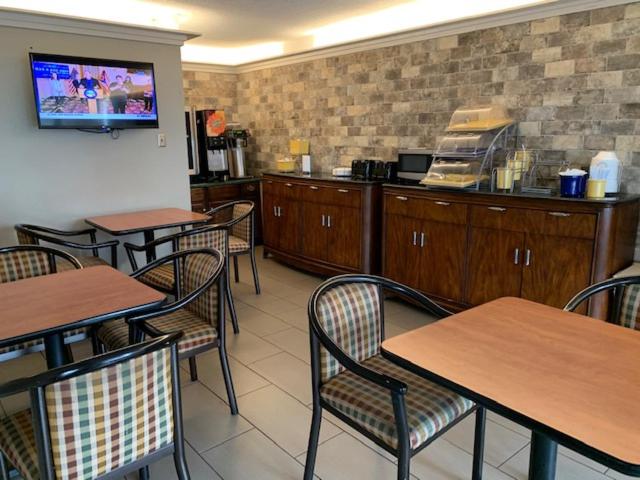Days Inn by Wyndham Jonesboro AR photo