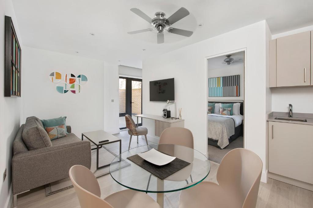 Executive One Bedroom Suite with Terrace