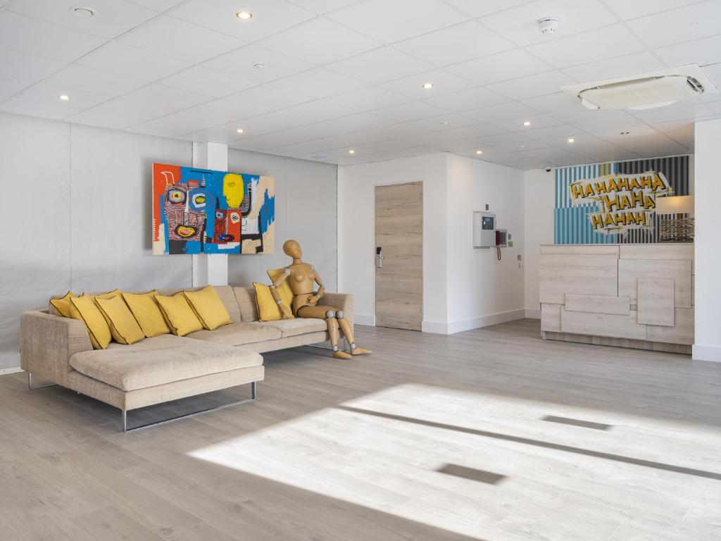 Lobby, Q Square by Supercity Aparthotels in Brighton and Hove