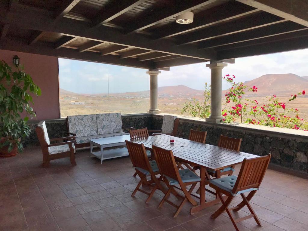Quiet Rural House Ten Minutes From The Beach photo