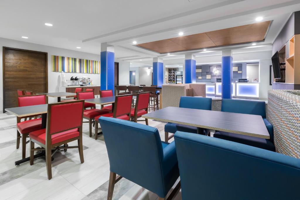 Holiday Inn Express Hotel & Suites Eugene Downtown - University photo