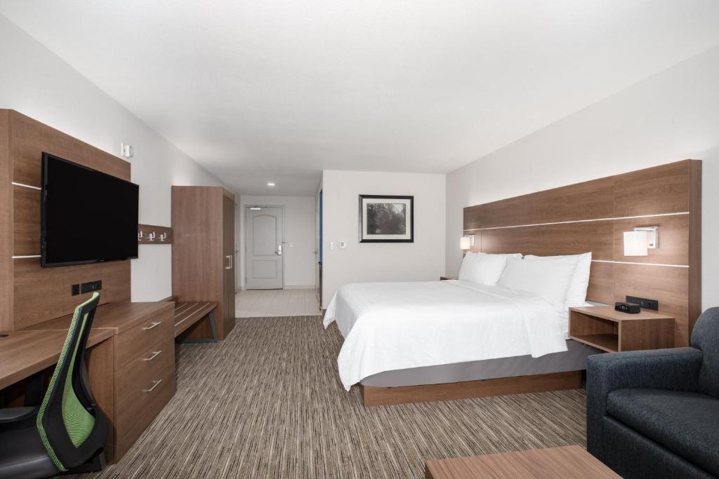 Holiday Inn Express & Suites Yosemite Park Area photo