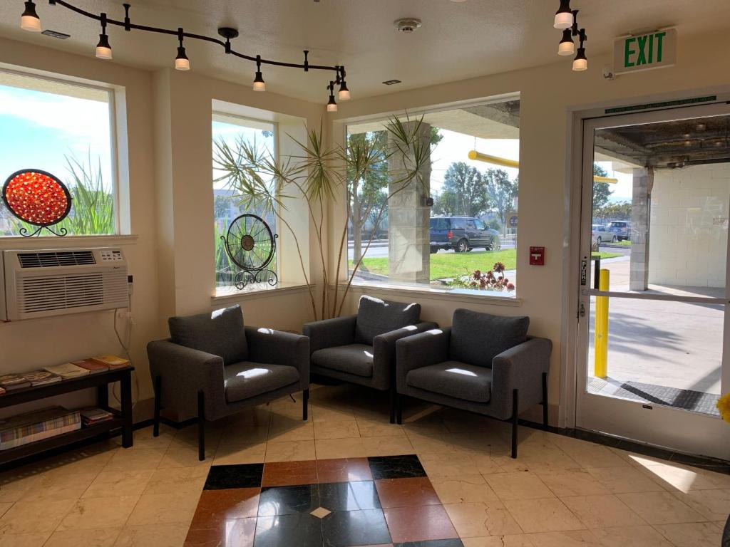 Airport Inn photo