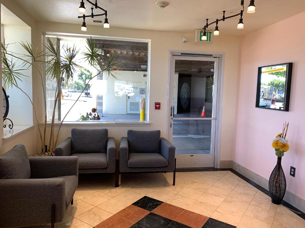 Airport Inn photo