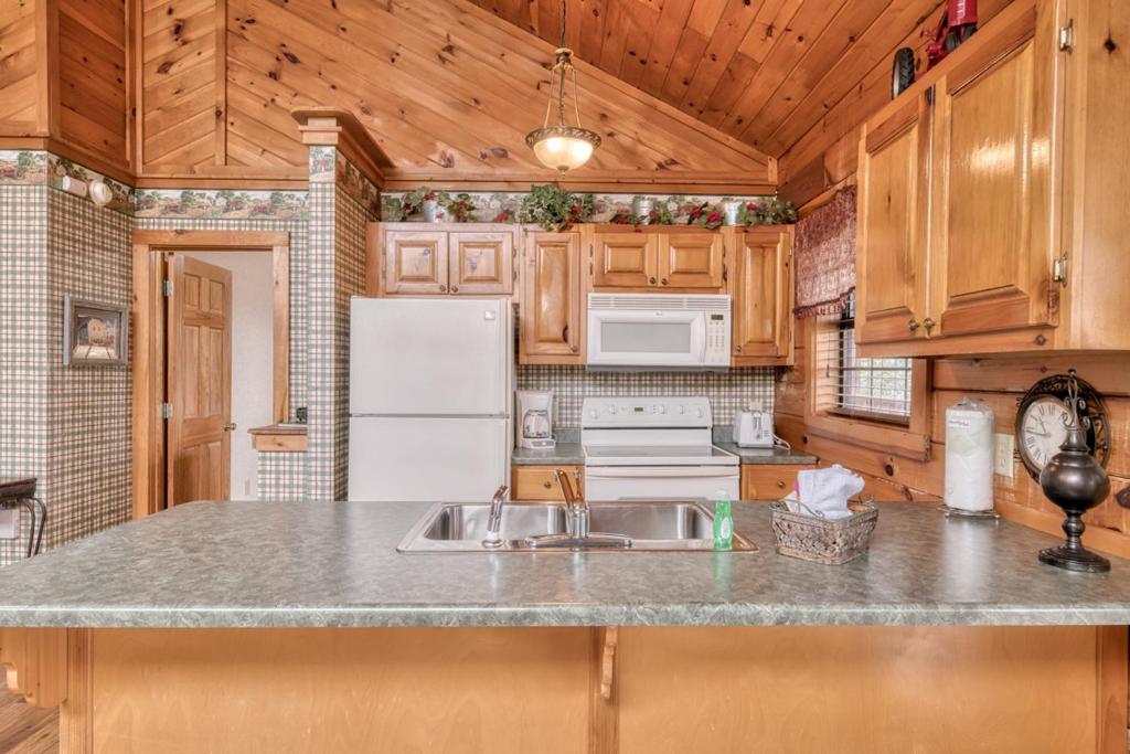 Exterior view, She Thinks My Tractors Sexy in Pigeon Forge (TN)