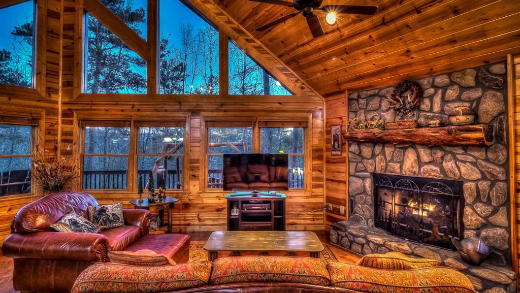 Hilltop Hideaway, Blue Ridge