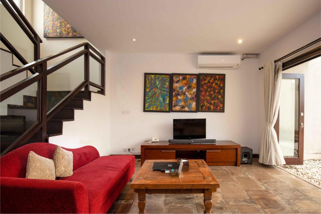 Shared lounge/TV area