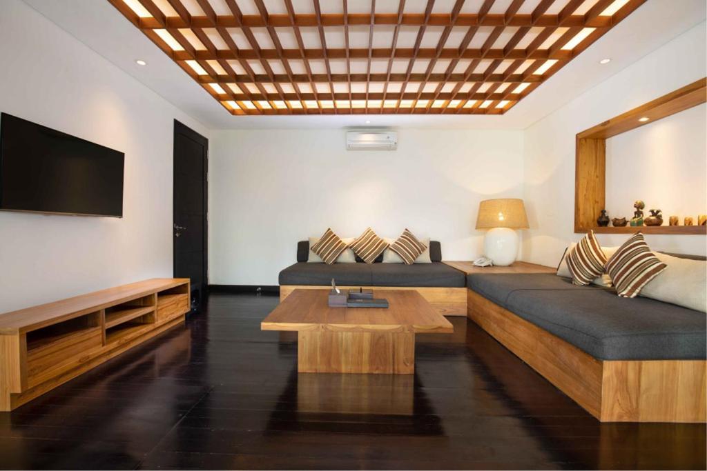 Shared lounge/TV area