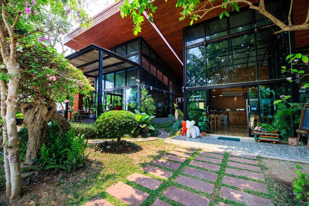 วันสุขรีสอร์ทสุโขทัย — Hotel in Sukhothai