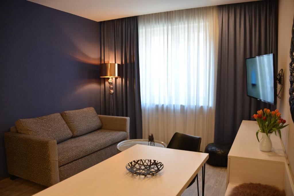 Shared lounge/TV area