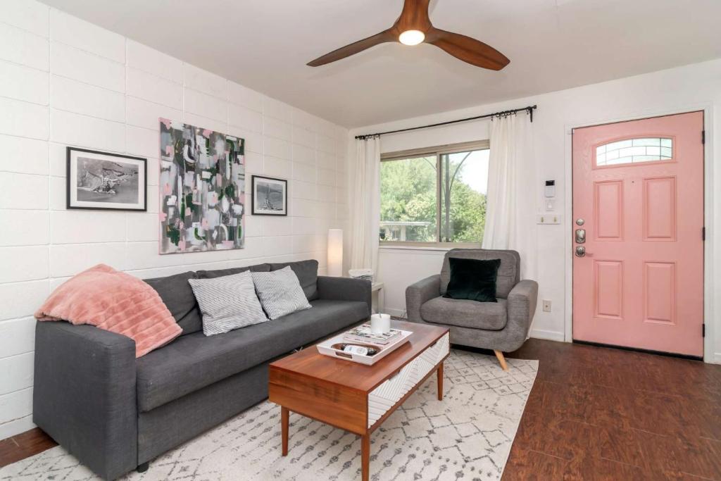 Newning 1BR Condo, with pool photo