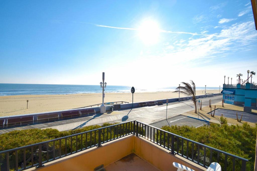 Ocean Hideaway 404 Condo Main image 2