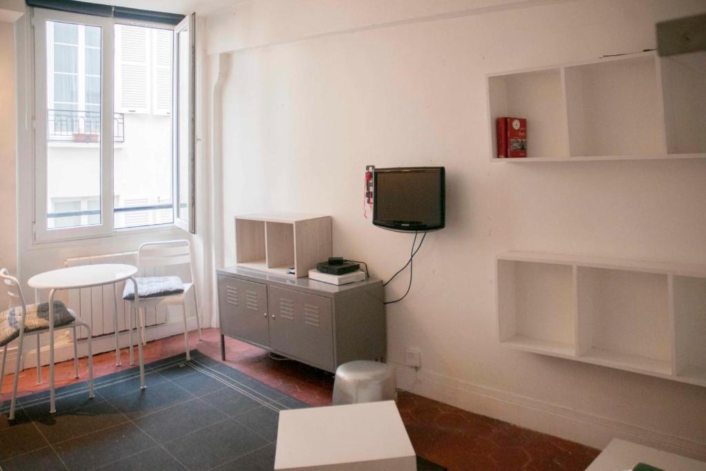 Bright Studio In The Centre Of Paris - 1