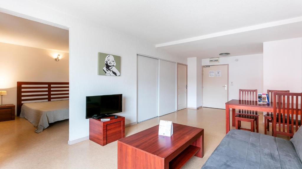 Duplex Studio (4 adults) with Air Conditioning 