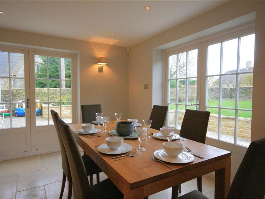 Hillside Cottage, Swinbrook photo 7