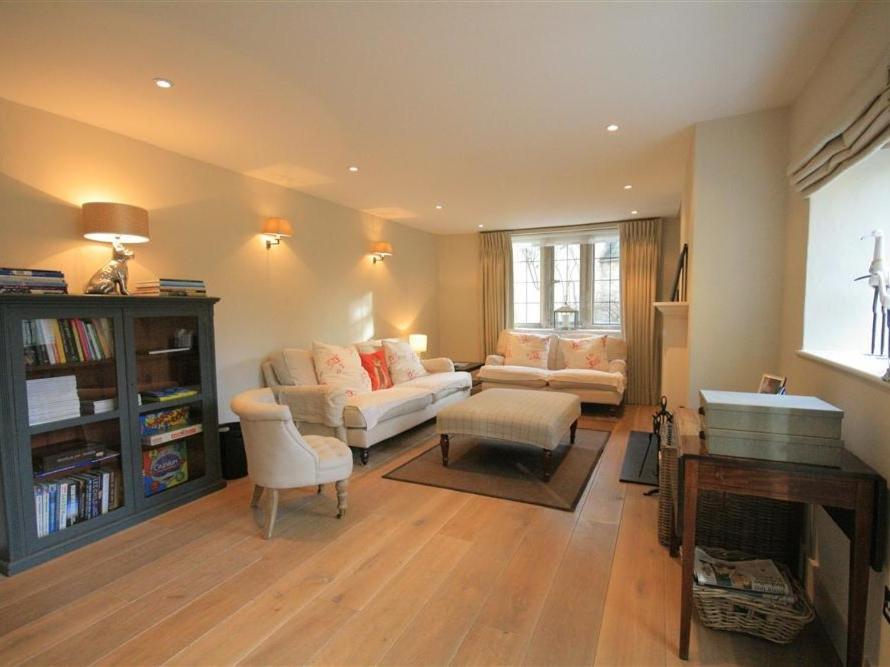 Hillside Cottage, Swinbrook photo 2