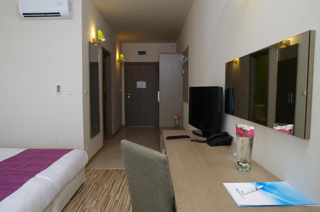 Aqua Nevis Hotel & Aqua Park - All Inclusive — Hotel rooms in Sunny Beach, Burgas Region