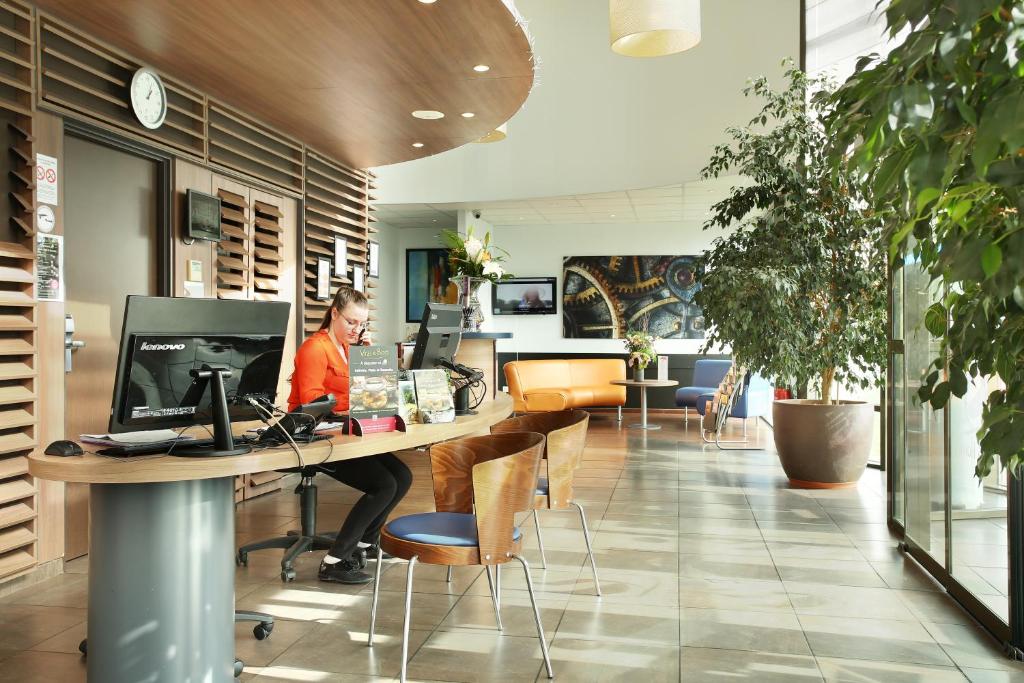 フロント・ロビー