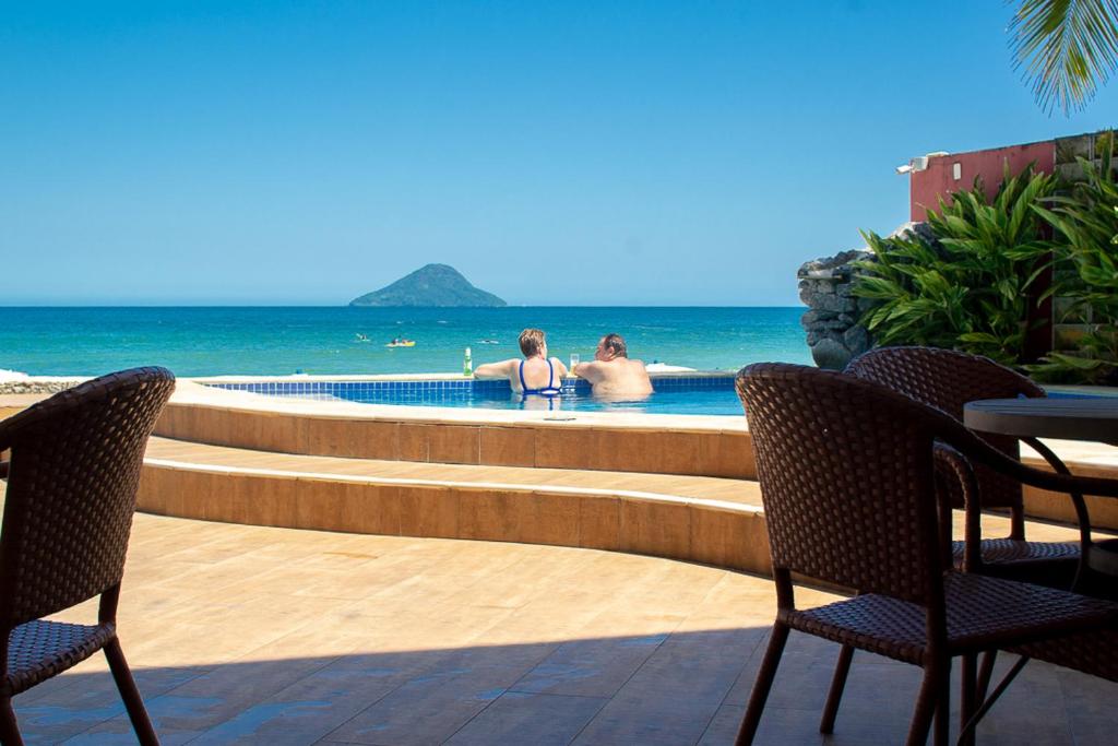 Juquehy La Plage Hotel의 수영장 또는 레스토랑