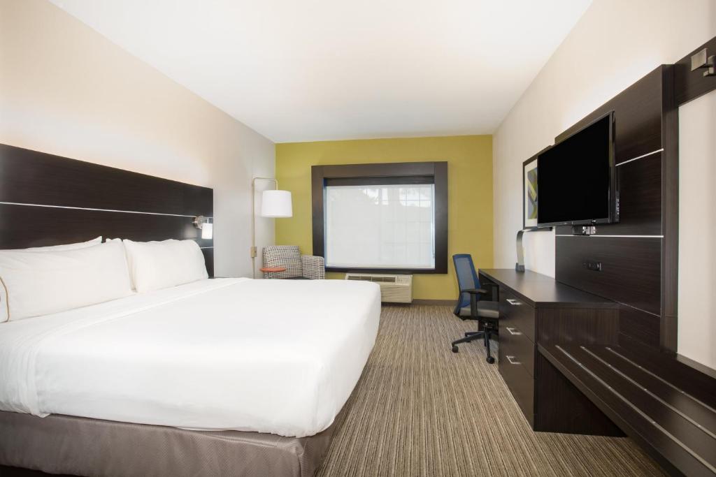 Holiday Inn Express Hotel & Suites Fort Collins Photo 11