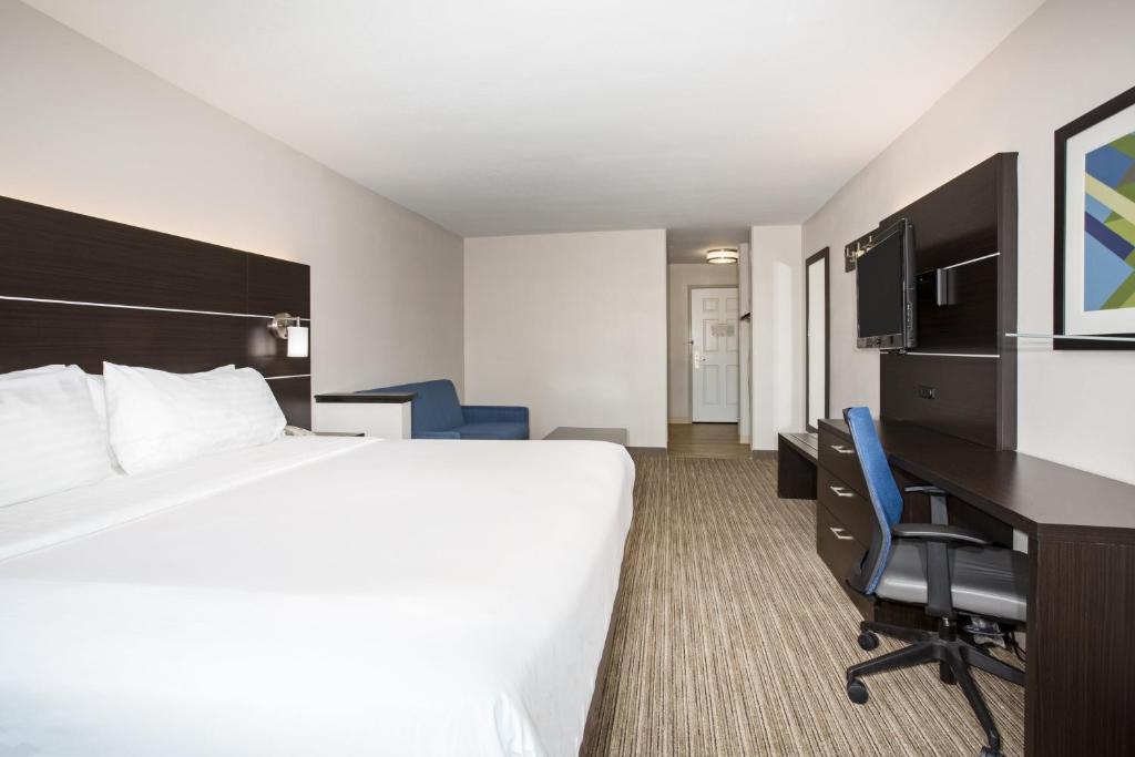 Holiday Inn Express Hotel & Suites Fort Collins Photo 14
