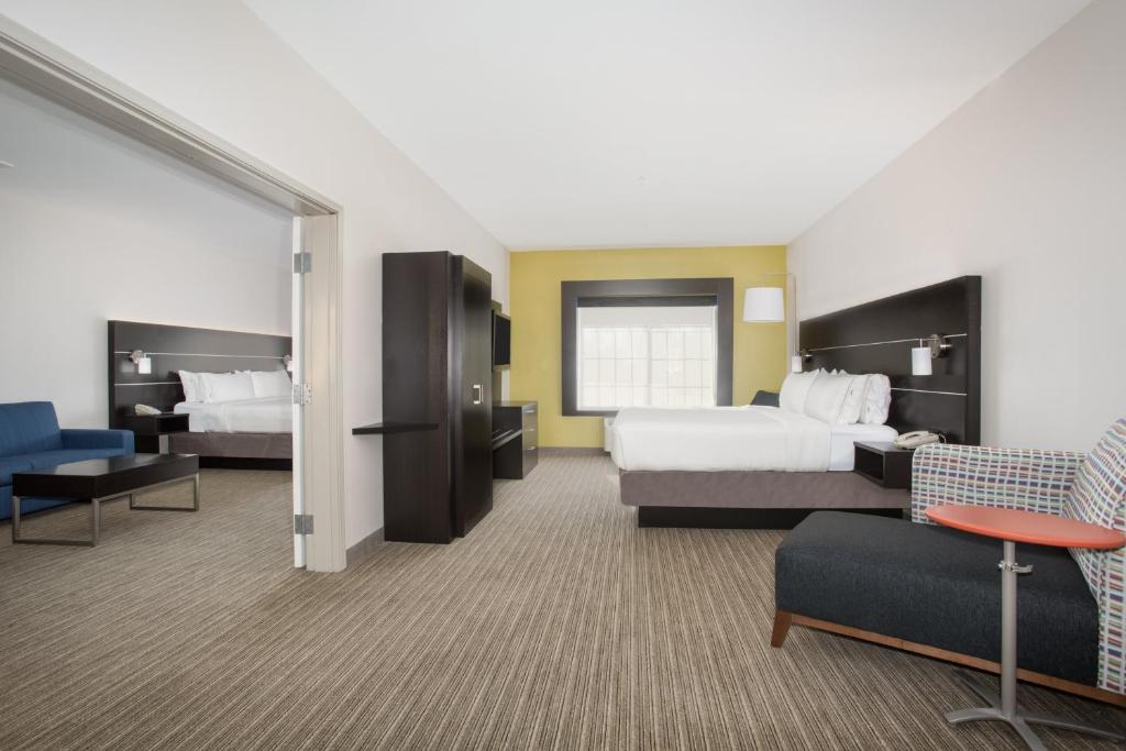 Holiday Inn Express Hotel & Suites Fort Collins Photo 15