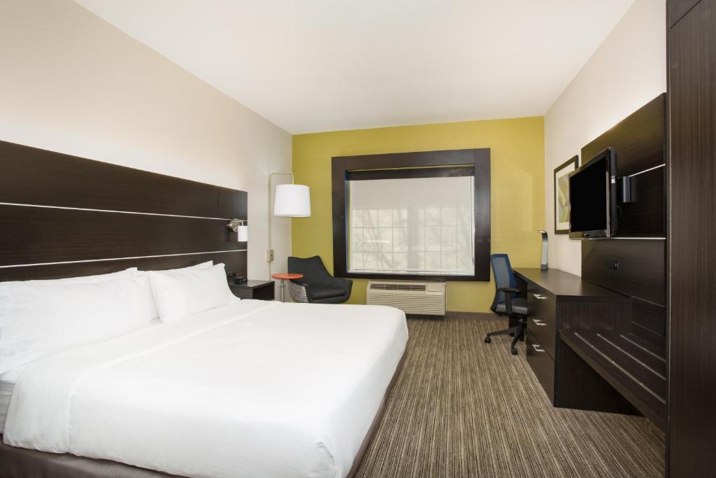 Holiday Inn Express Hotel & Suites Fort Collins Photo 16