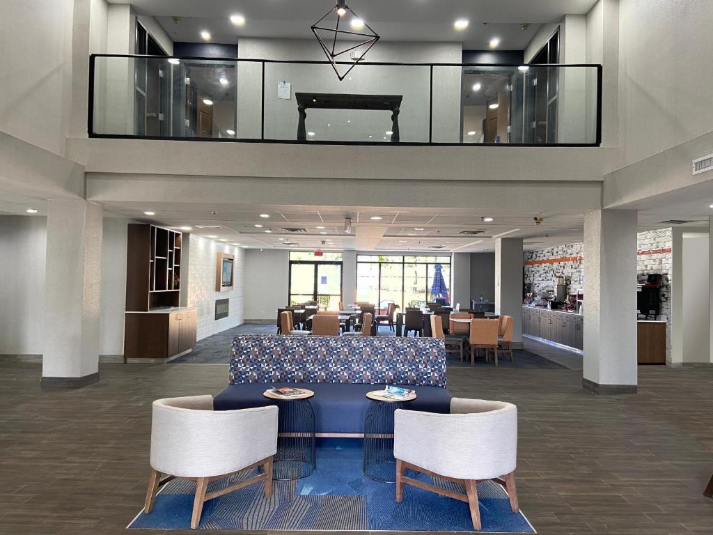 La Quinta Inn and Suites by Wyndham-Albany GA photo