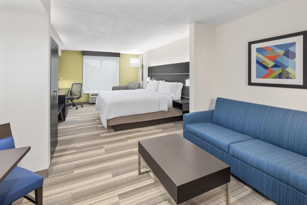 Holiday Inn Express Hotel & Suites Greenville-I-85 & Woodruff Road photo