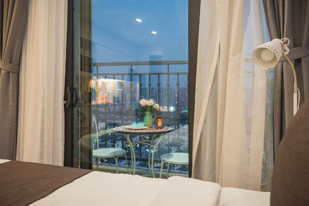 BOM HOMES- VINHOMES GREENBAY- Service Apartment photo