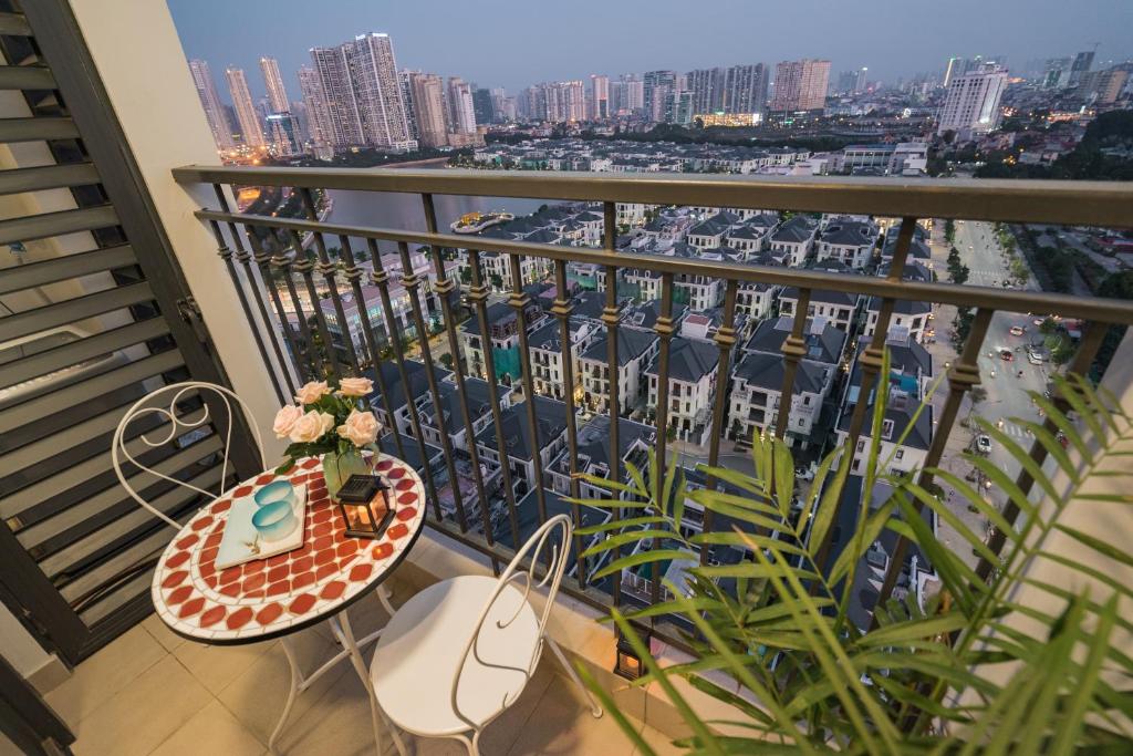 BOM HOMES- VINHOMES GREENBAY- Service Apartment photo