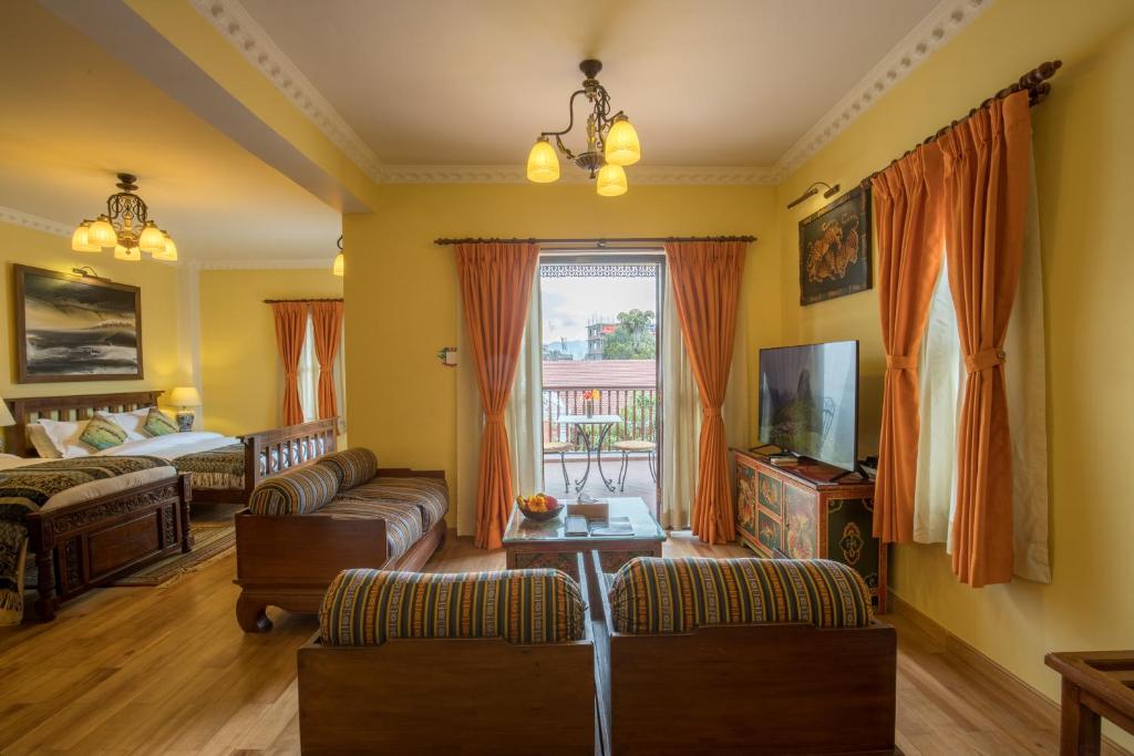 Shared lounge/TV area